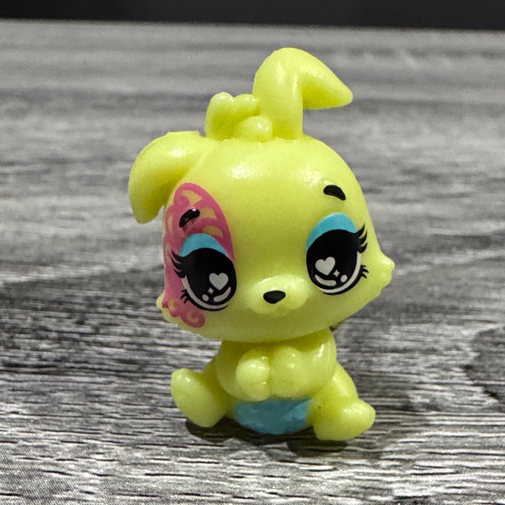 Hatchimals | CollEGGtibles: Green Spring Bunwee - Collectible Mini Figure